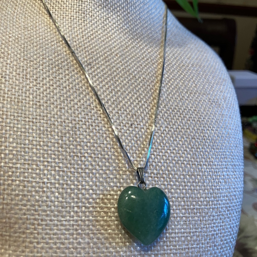 JADE AND STERLING HEART ON STERLING 925 CHAIN - Picture 3 of 6